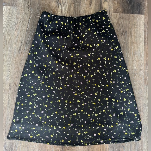 Adorable True Vintage Black Floral Midi Skirt - Picture 4 of 7